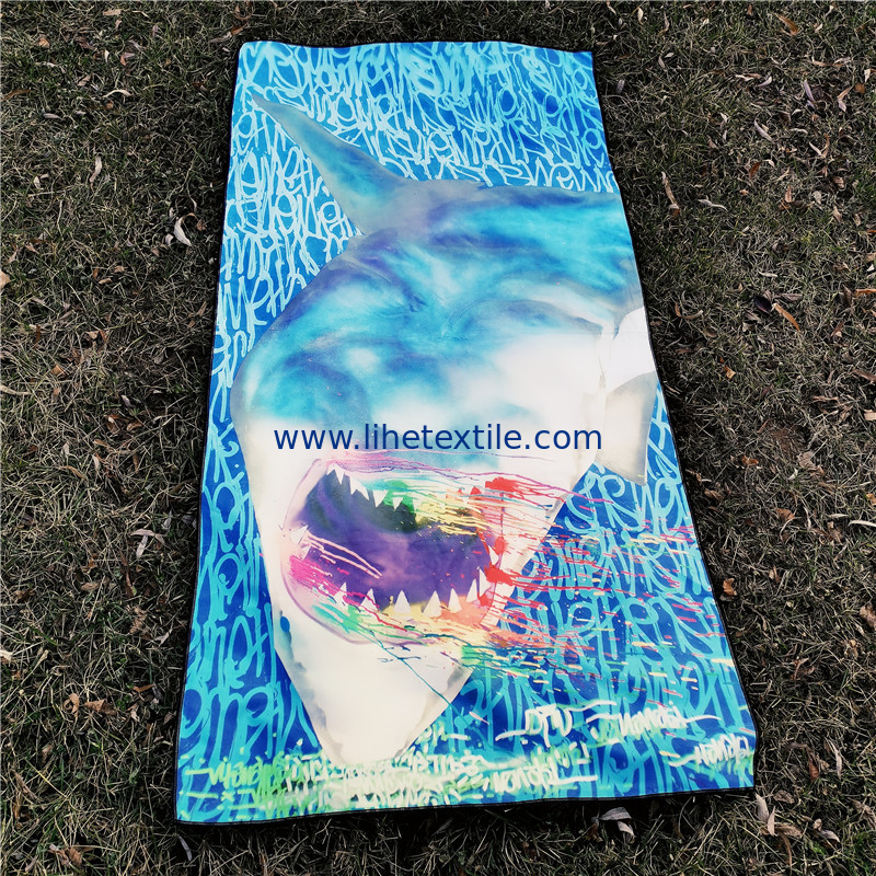 Newest Selling microfiber printed shaped beach towel of shark custom quick dry beach towel